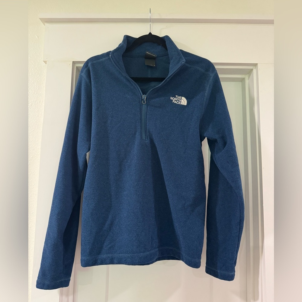 Men’s blue north face pullover
